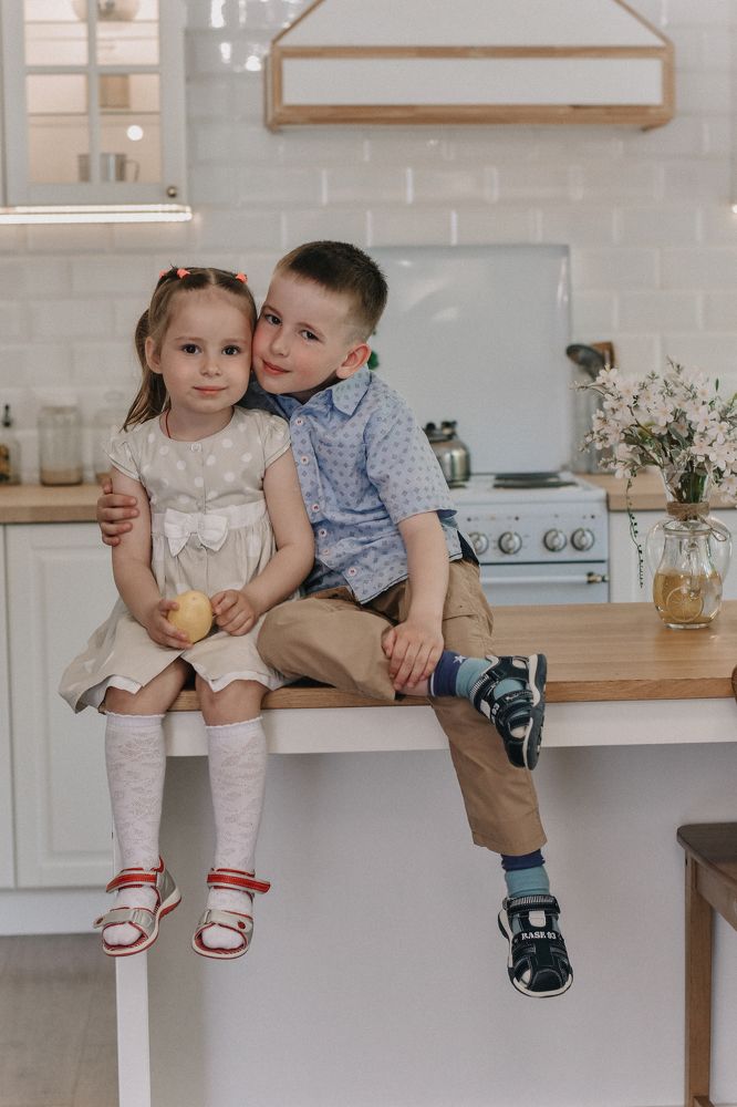 Брат и сестра.