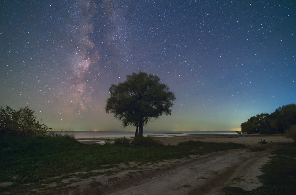 Autumn night by the sea ..