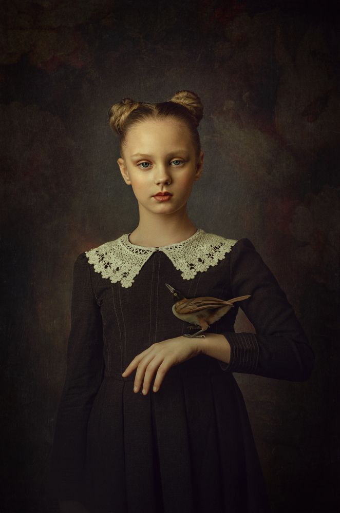 Портрет с птицей