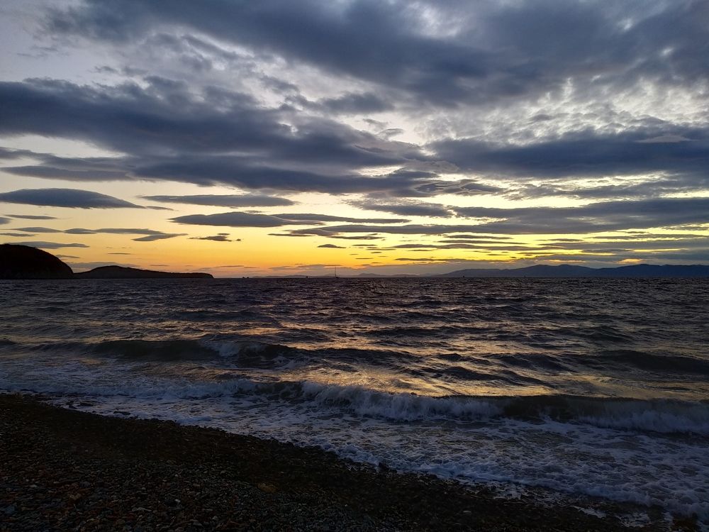 Закат и море