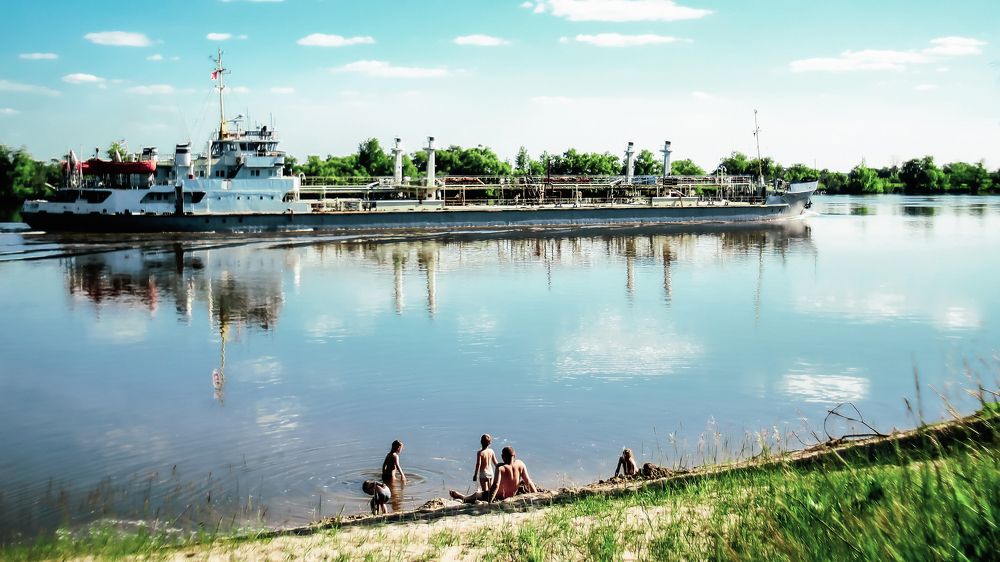 Как провожают теплоходы...