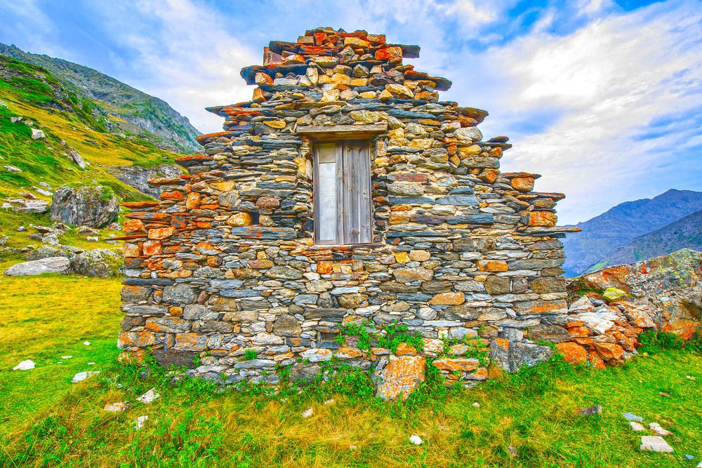 Hautes Pyrénées Barns