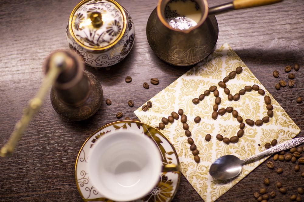 Утром за чашкой кофе