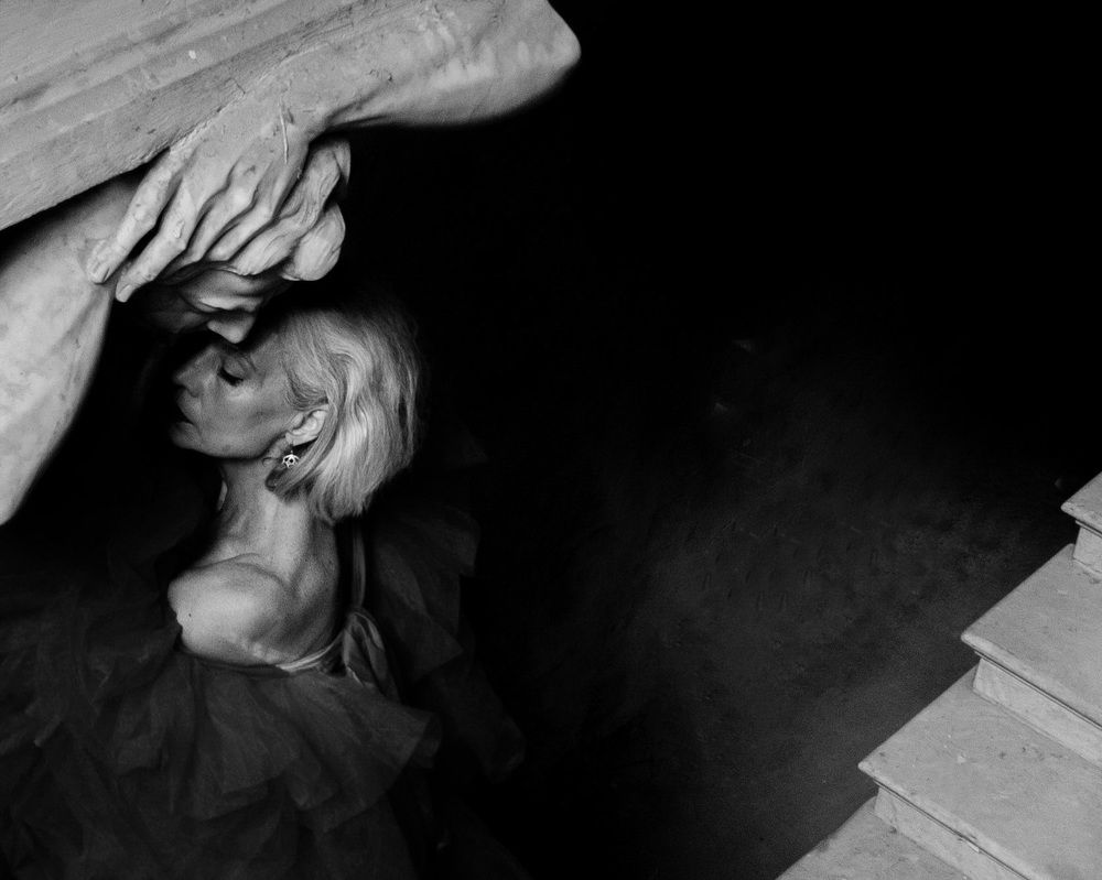 Ghosts of an abandoned manor