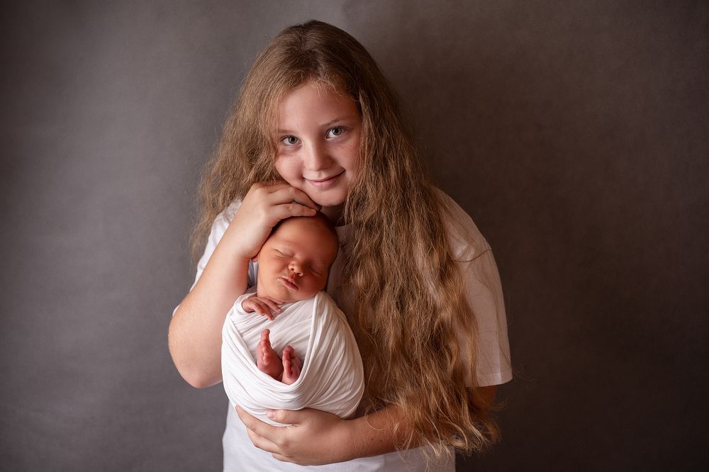 В нежных руках сестренки