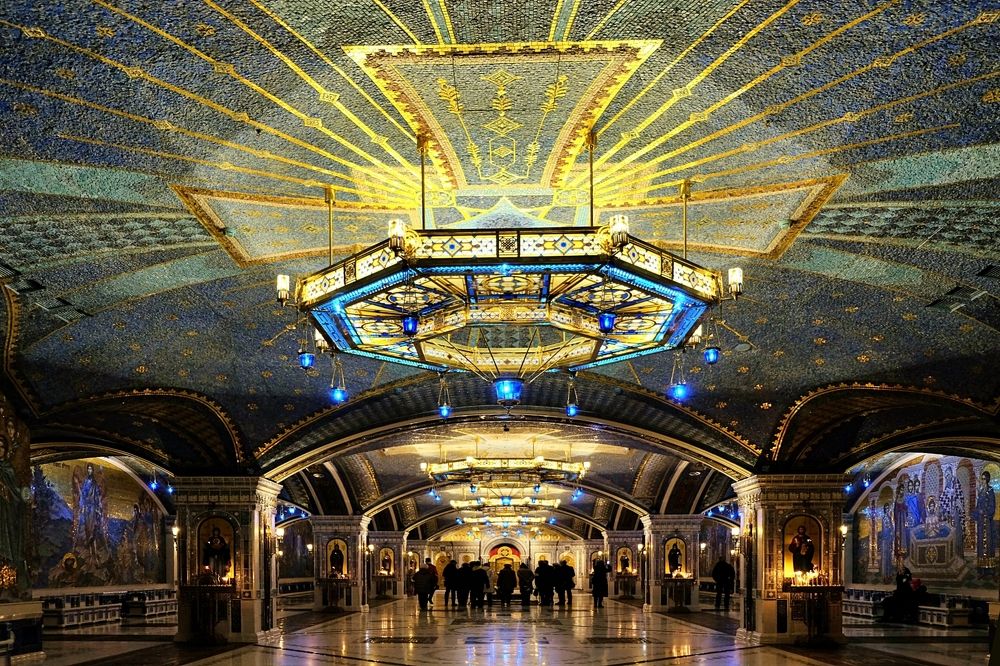 В нижнем храме