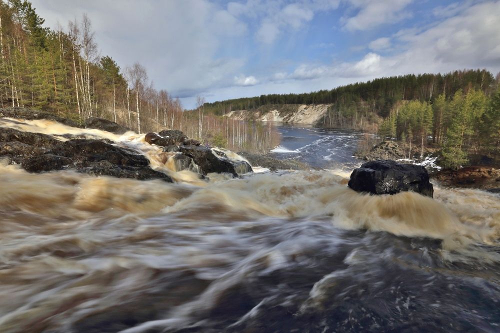 Весенний водопад.