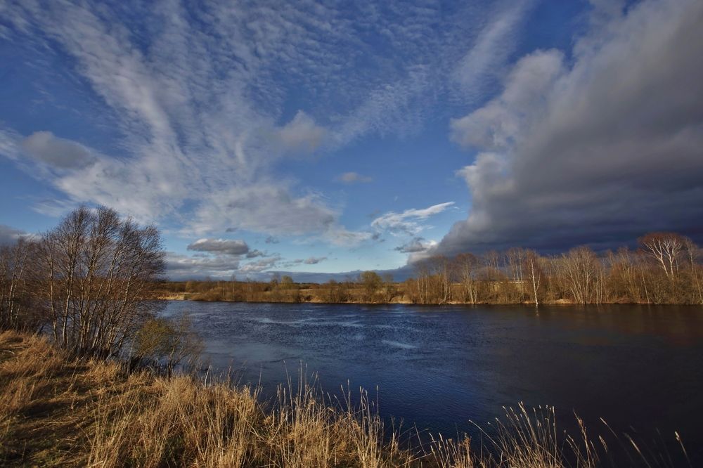 Весна на реке.