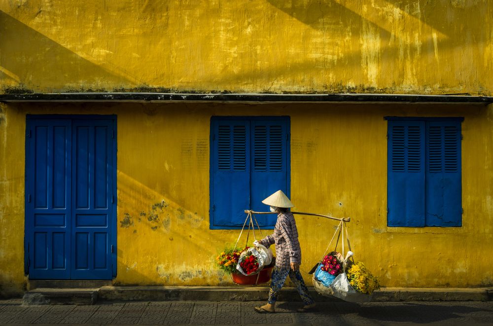 selling flowers on the street
