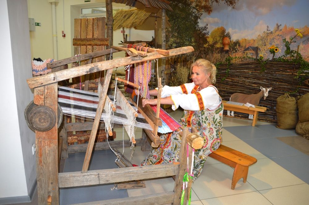 За прядильным станком