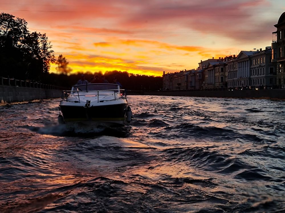 По каналам Санкт-Петербурга.