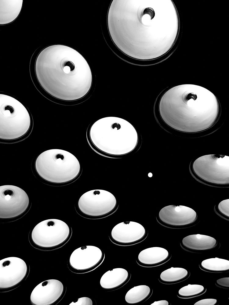 Потолок в метро