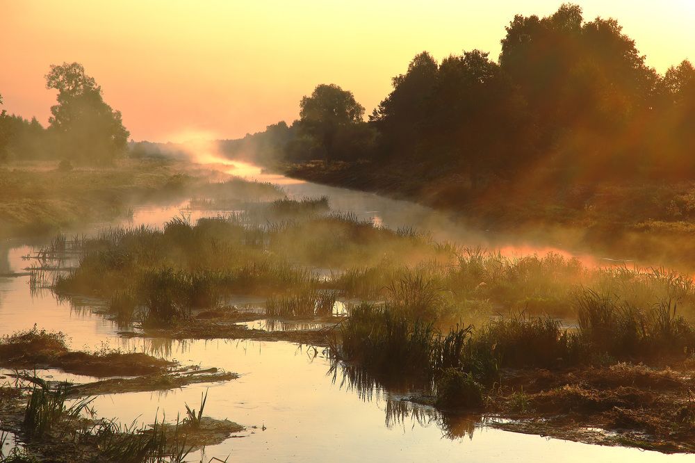 Рассвет на р. Морочь.