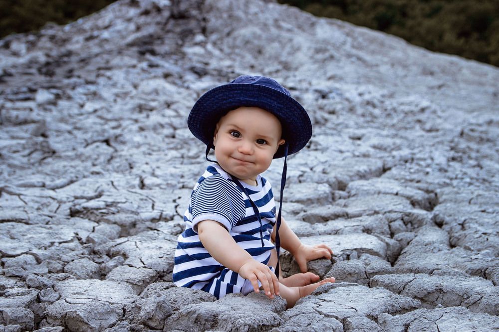 Малыш на вулкане