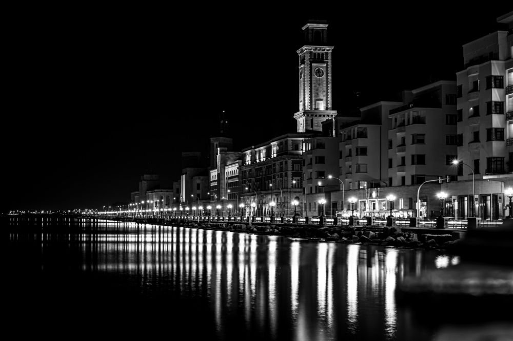 Le luci notturne di Bari.