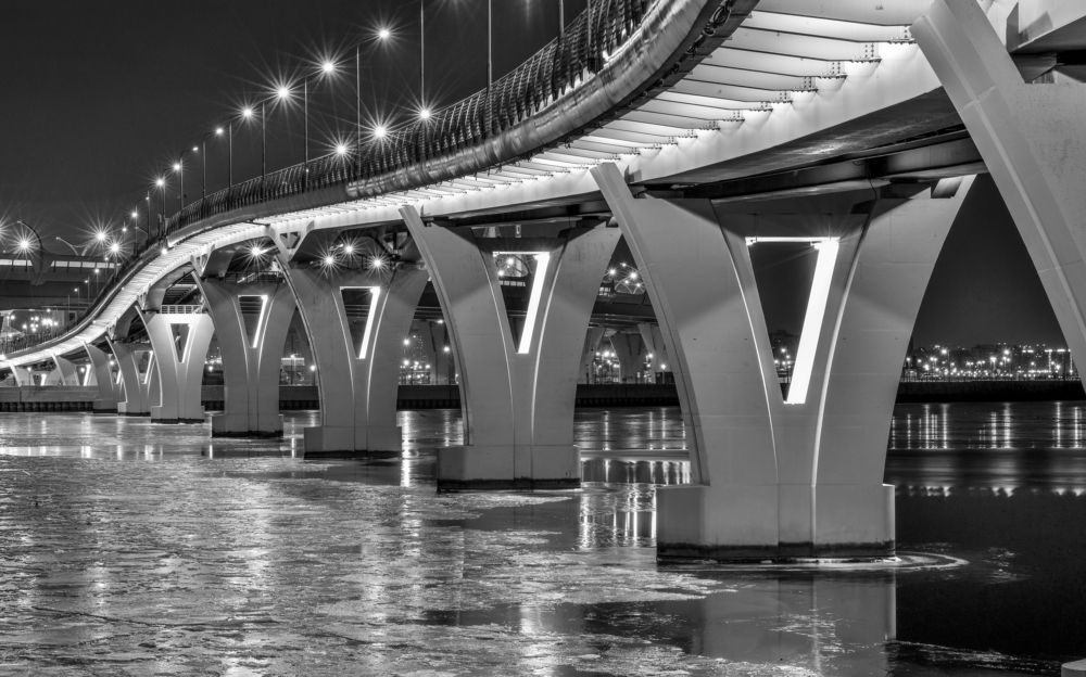 Огни и линии моста