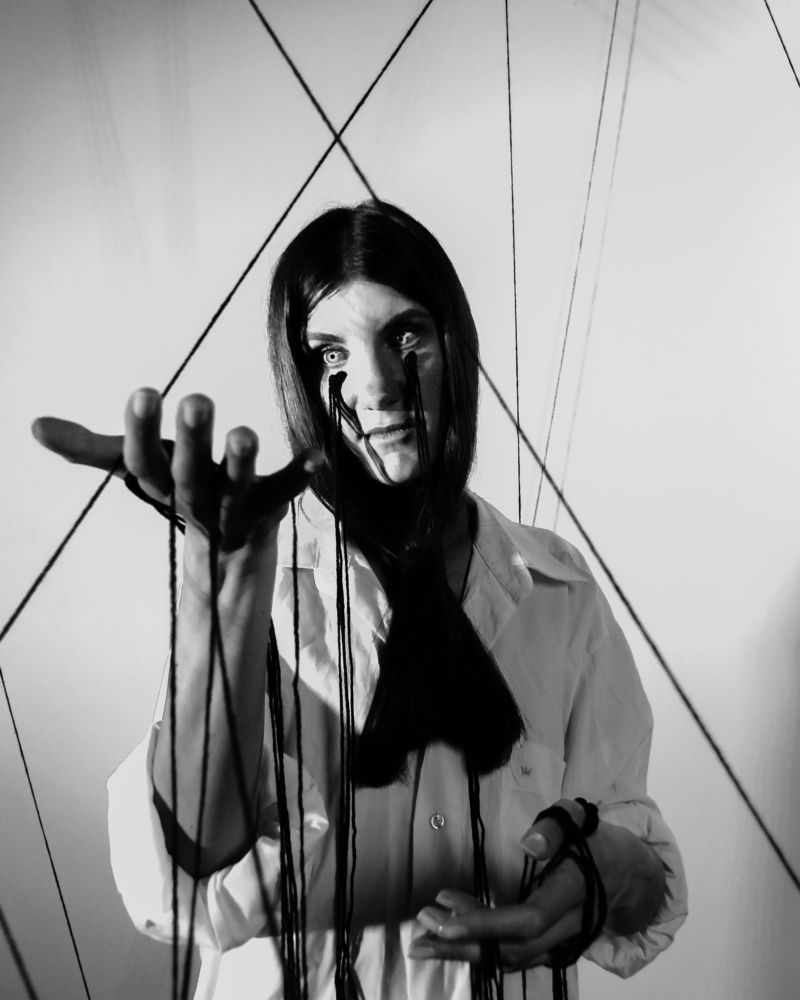 Всё переплетено.