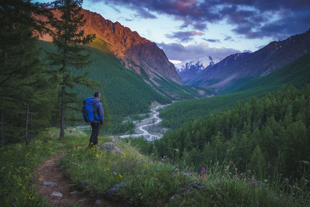 Горная долина на закате