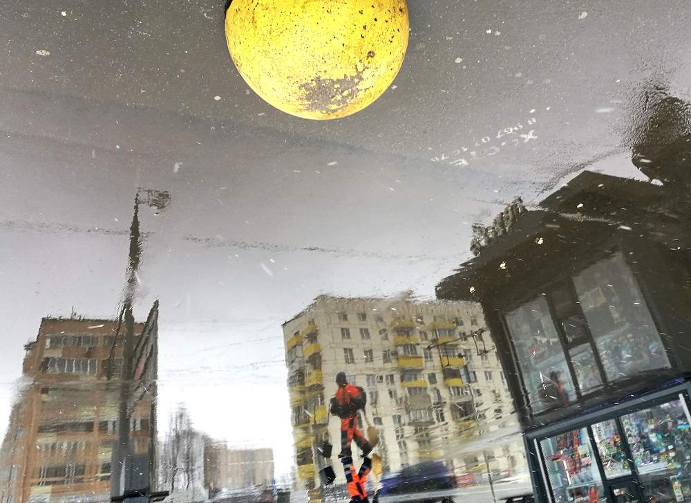 Под луной