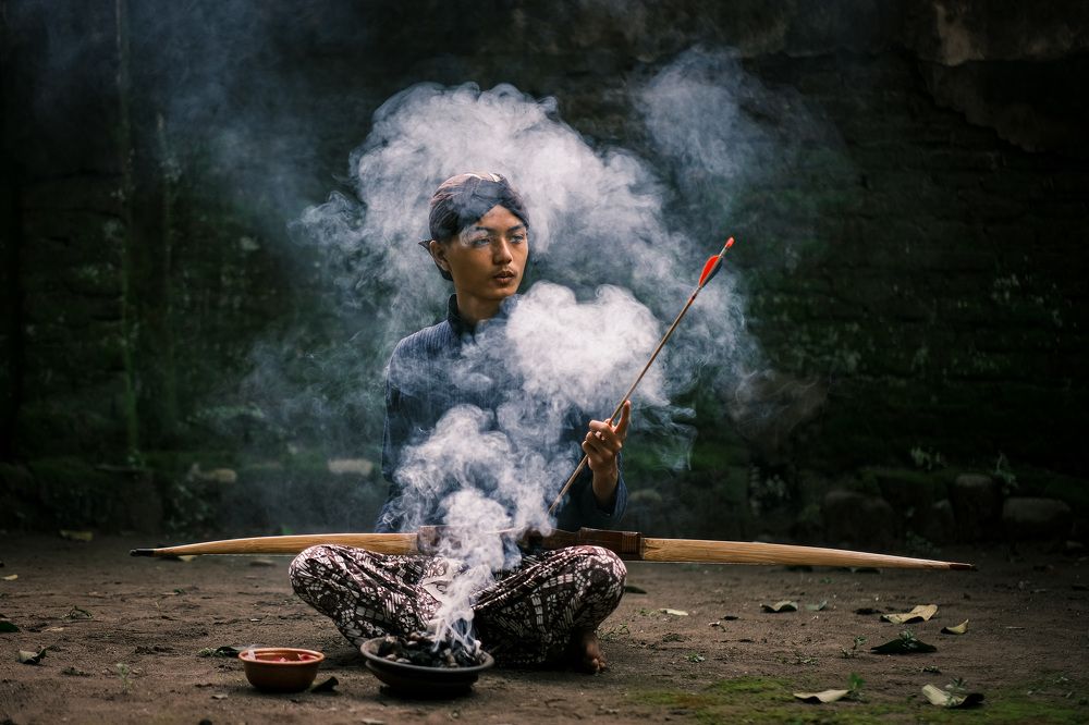 Javanese man holding arrows