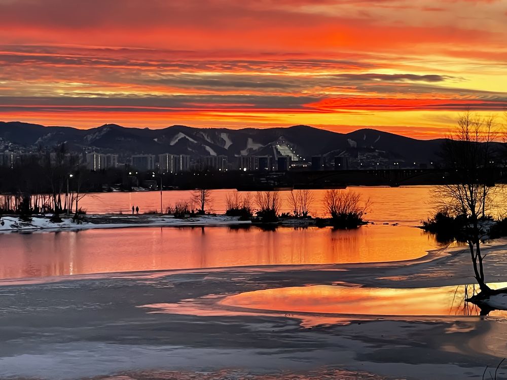 Закат над зимним Енисеем