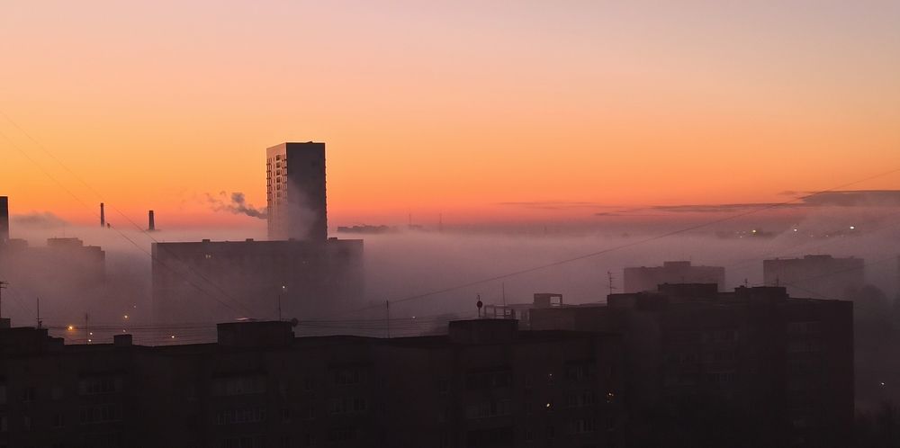 Утренний туман в городе