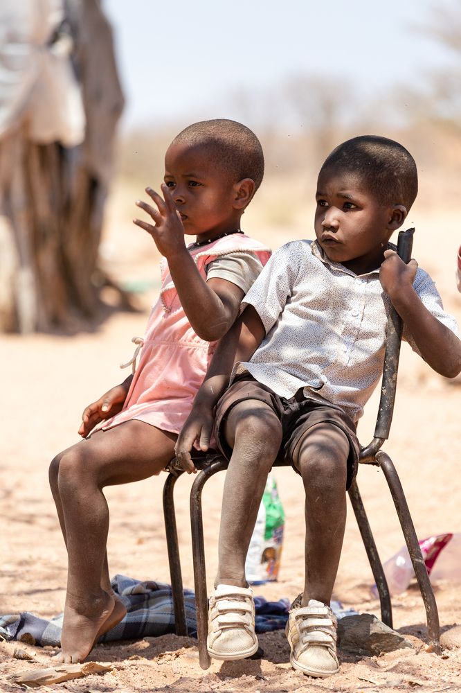 Стул и дети