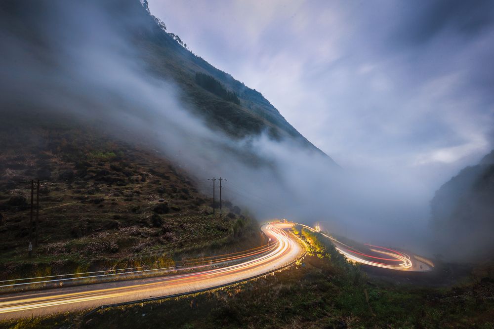 Photograph by Hoàn Nguyễn