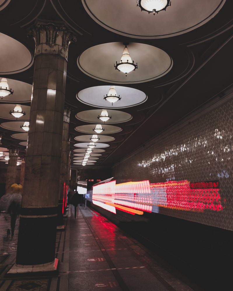 В метро