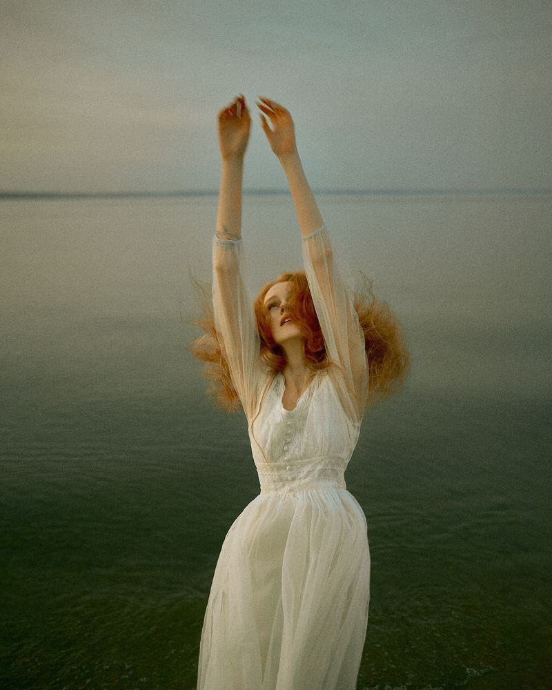 Выше ноги от земли.