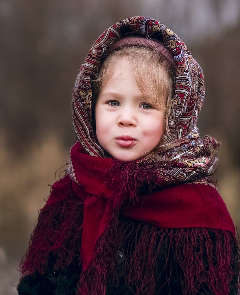 девочка в платке