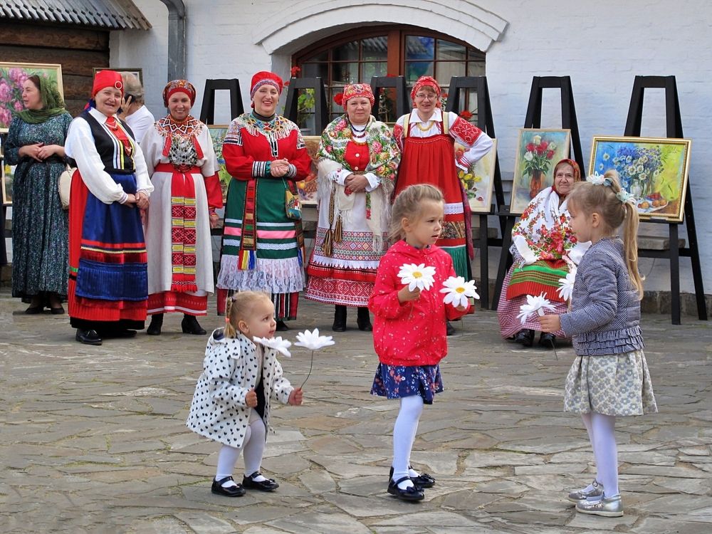Танец с ромашками