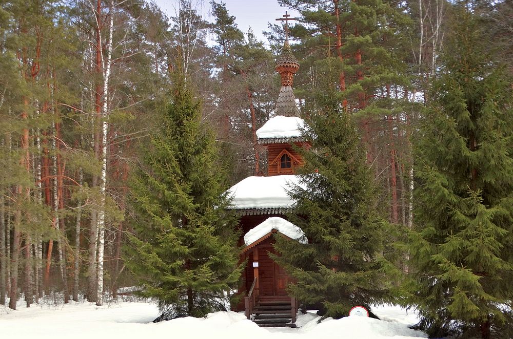 Часовня зимой в Орловском Полесье