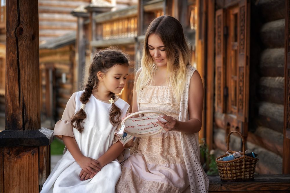 An ordinary day in the village of mother and daughter