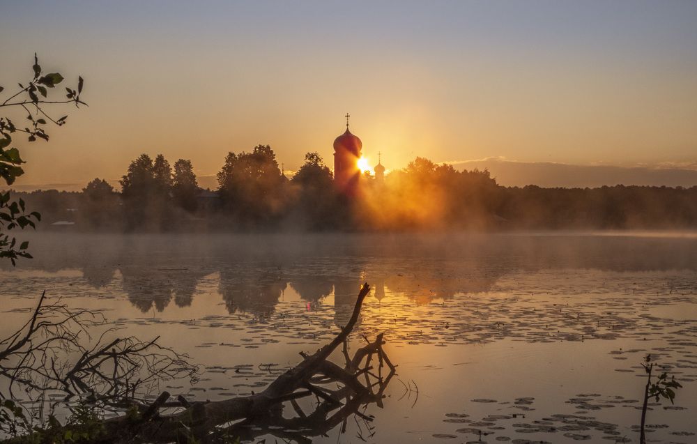 Восход на озере