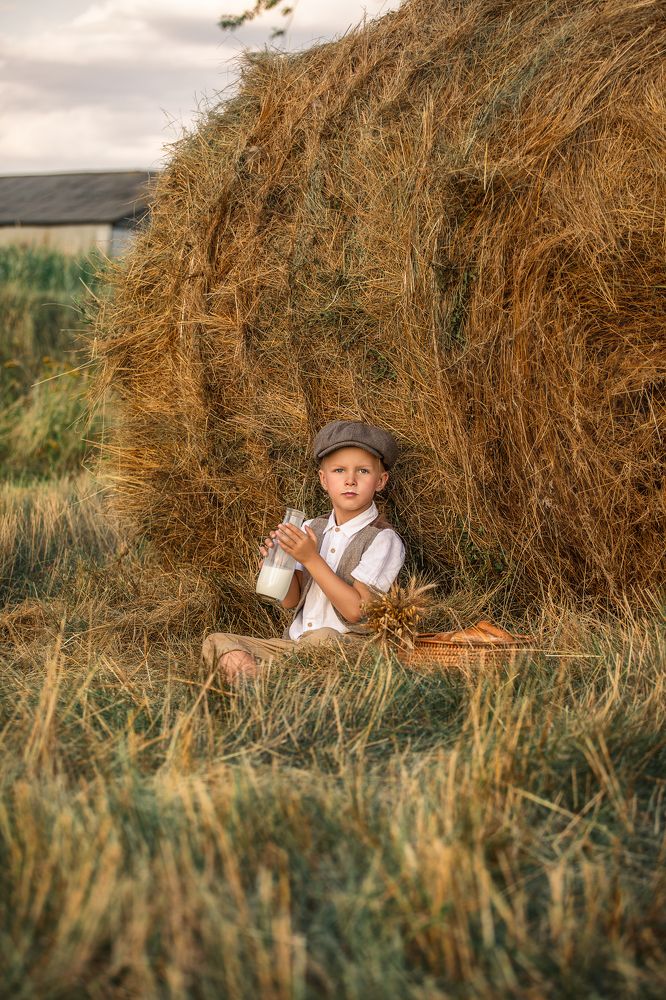 Мальчишка с молоком