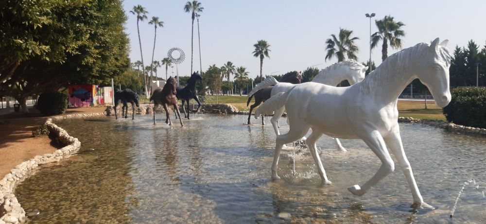 Horse in the fountain.