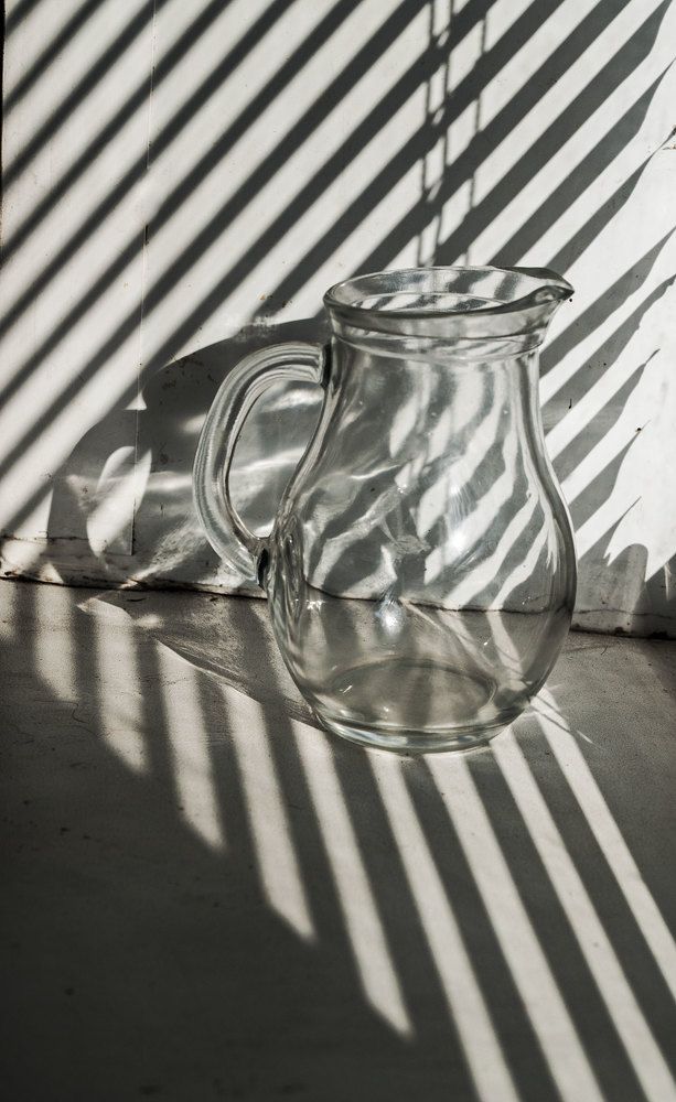 Кувшин и тени