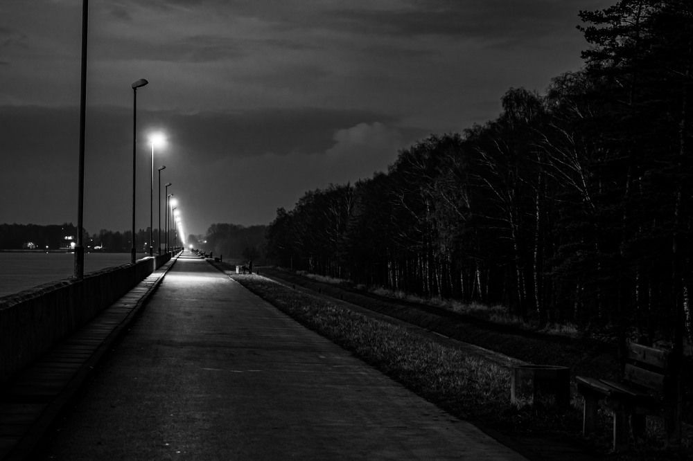 Ночь на плотине, Night at the dam