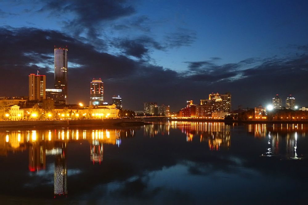 МЕЖДУ НЕБОМ И ВОДОЙ…