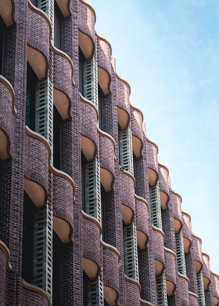 Infinite building wave