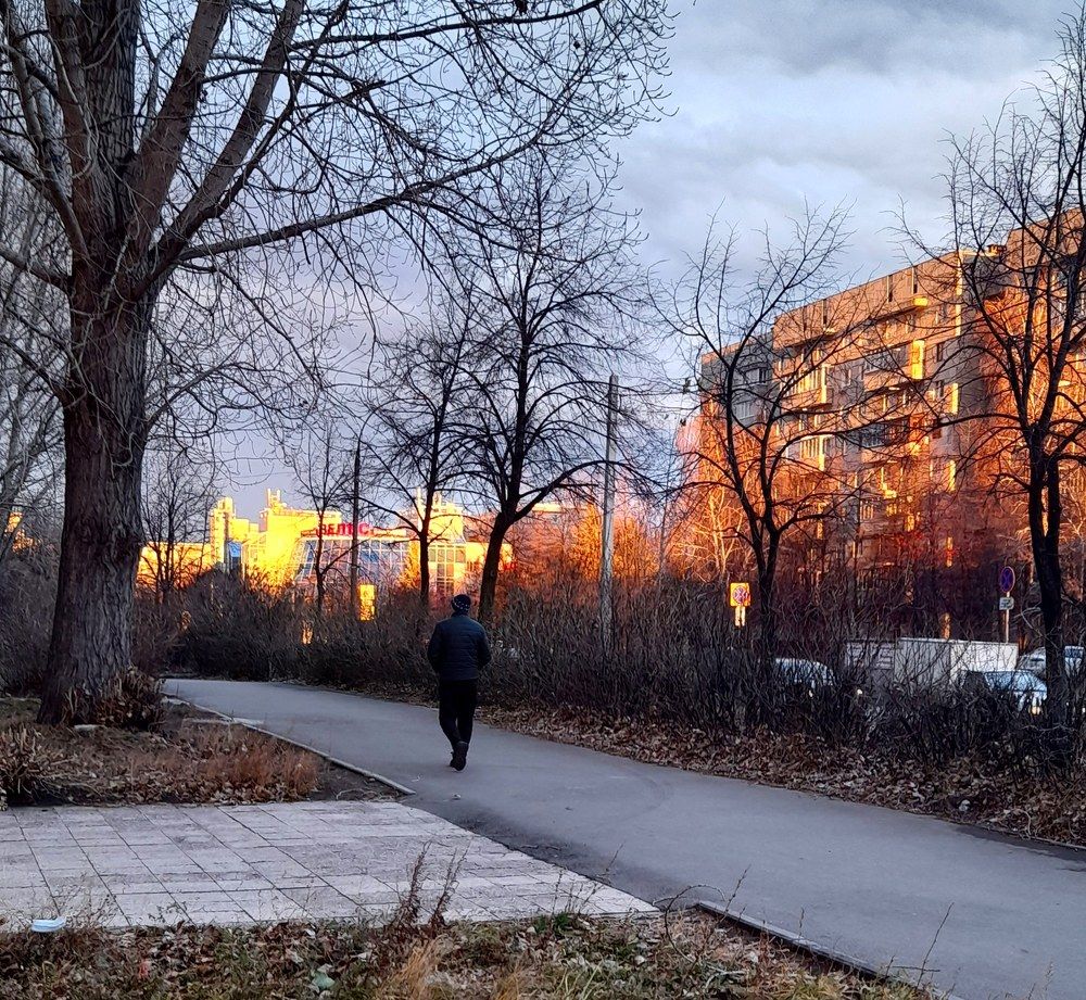 Под небом голубым есть город золотой...