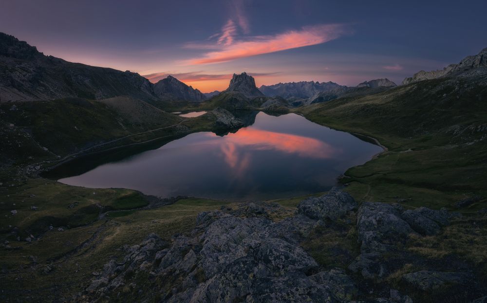 The man who surfs on the lake