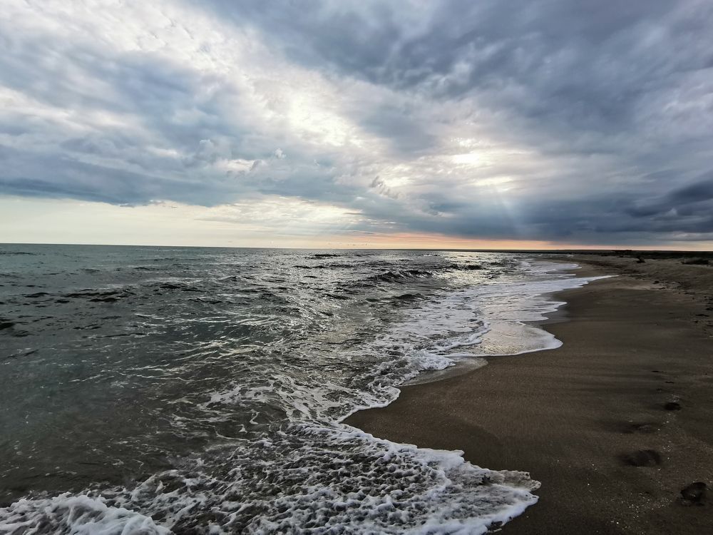 Море бушует