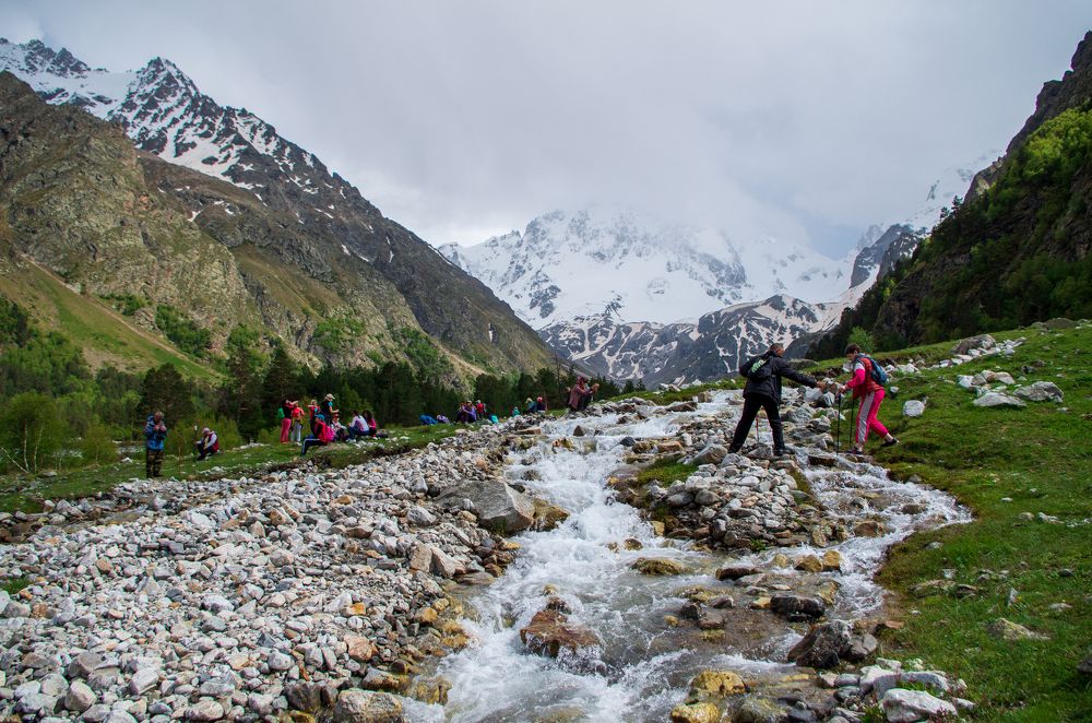 Туристы в горах Уллу-Тау