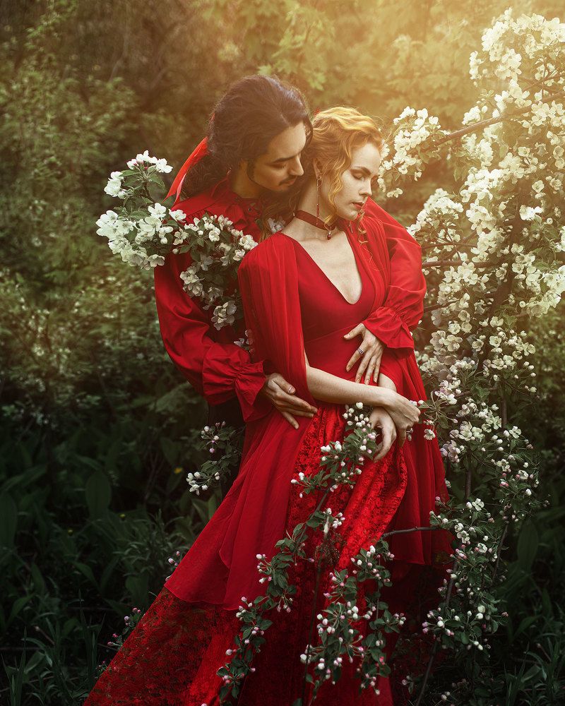 Яблони в красном