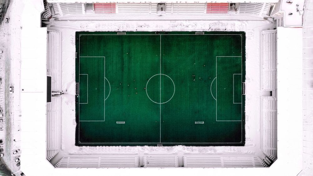 Футбол среди снега