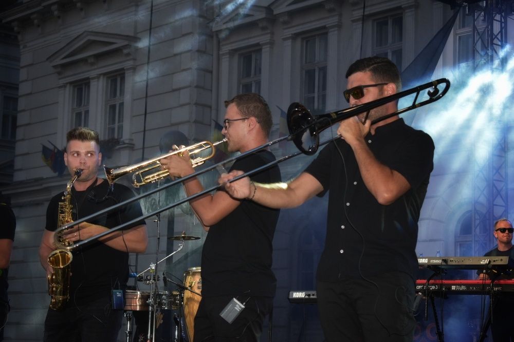 Photograph by Tabit Rodica