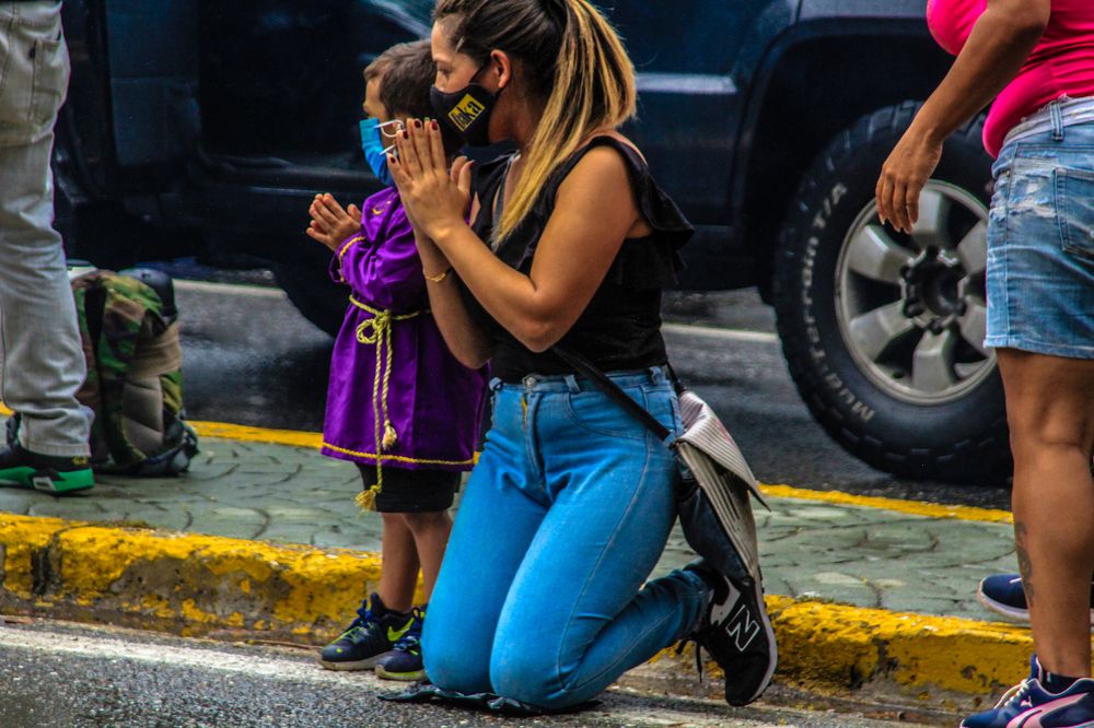 NO WAR, Pray, ask, to the Nazarene of San Pablo, when passing through the avenue