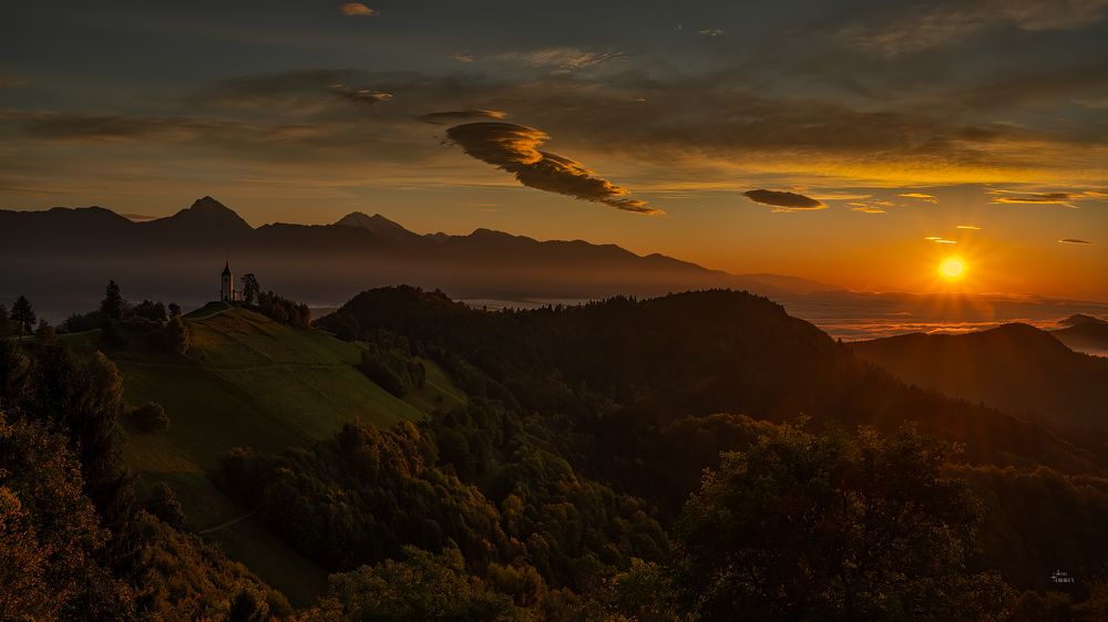 Photograph by Arno Hemmer